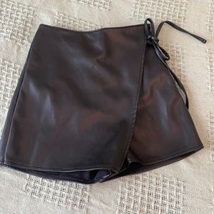 Black Abercrombie & Fitch Faux Leather Wrap Skort Size XXS